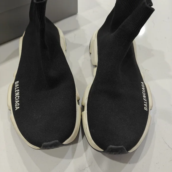 BALENCIAGA Size 9 - Picture 2 of 4